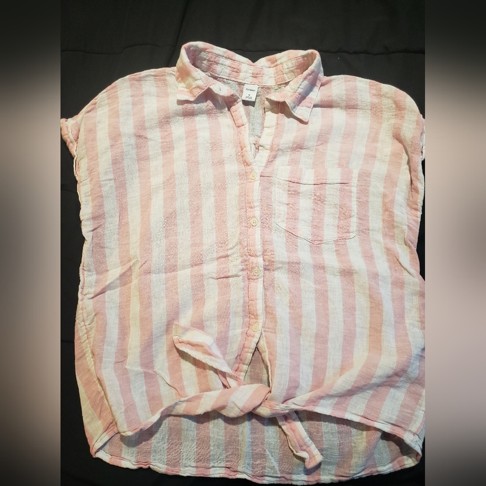 Old navy • Womens top size medium